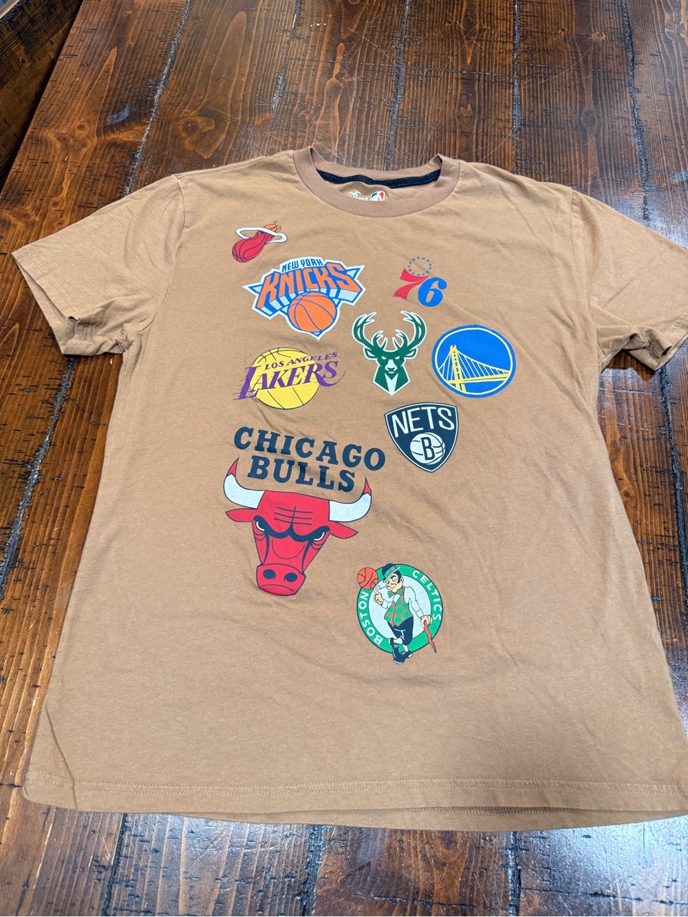 Hollister Brown/Tan Collaboration NBA Teams Graphic Short-Sleeve Tee NWT